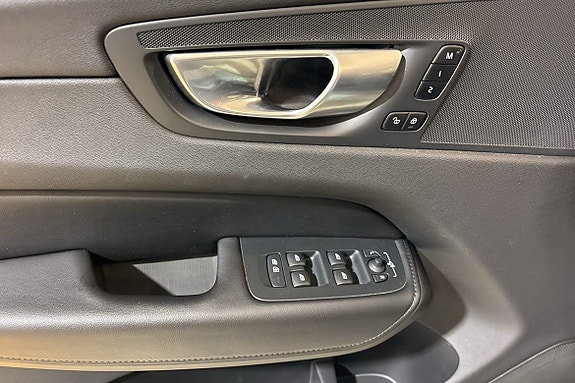 Volvo XC60 17 of 30