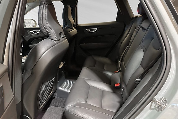Volvo XC60 8 of 30