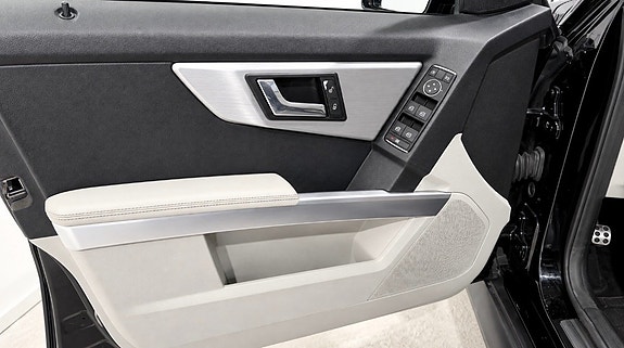 Mercedes-Benz GLK220 23 of 29