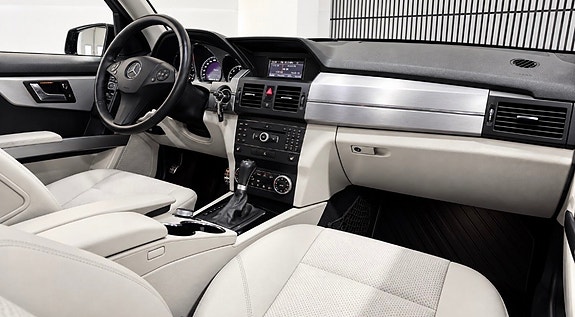 Mercedes-Benz GLK220 16 of 29