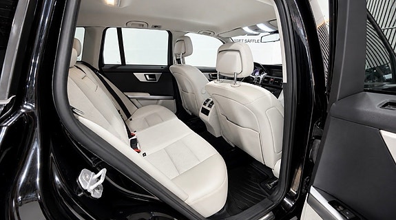 Mercedes-Benz GLK220 13 of 29
