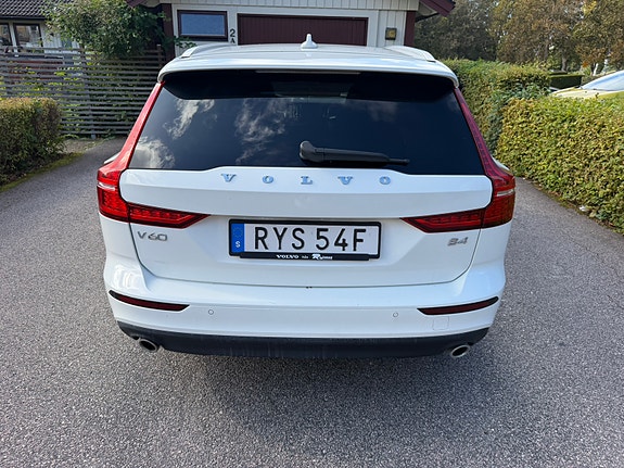 Volvo V60 2 of 7