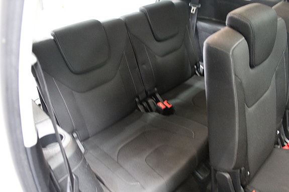 Ford S-MAX 18 of 28