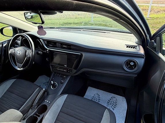Toyota Auris 6 of 12