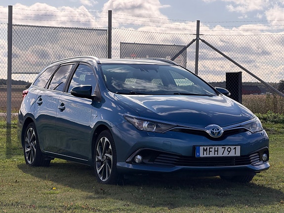 Toyota Auris 3 of 12