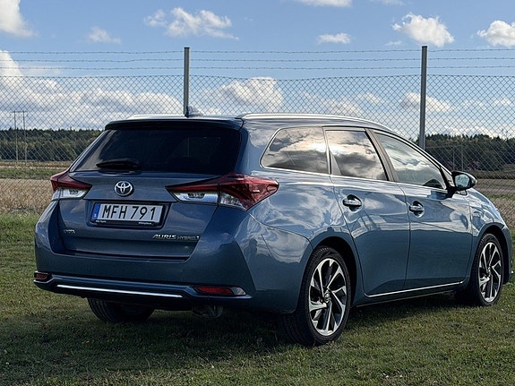 Toyota Auris 5 of 12