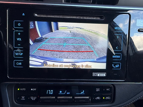 Toyota Auris 8 of 12