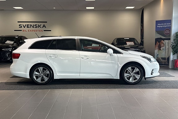 Toyota Avensis 2 of 22
