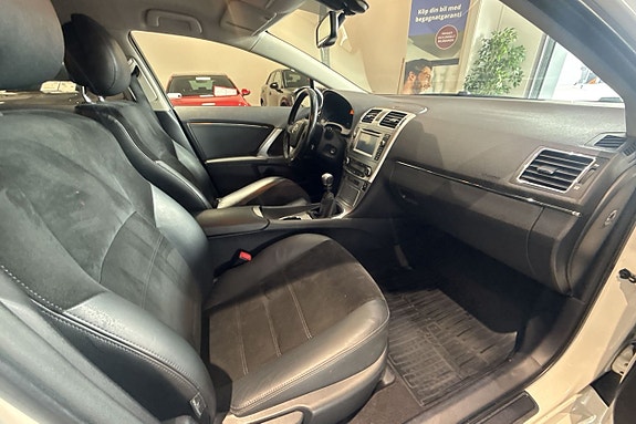Toyota Avensis 8 of 22