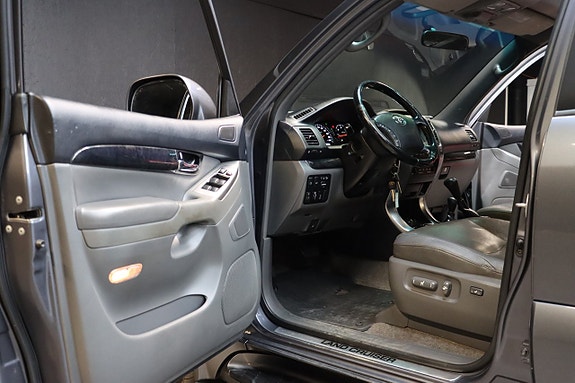 Toyota Land Cruiser 10 of 26