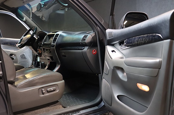 Toyota Land Cruiser 15 of 26