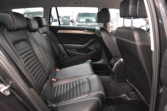Volkswagen Passat Alltrack 13 of 21