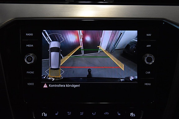 Volkswagen Passat Alltrack 14 of 21