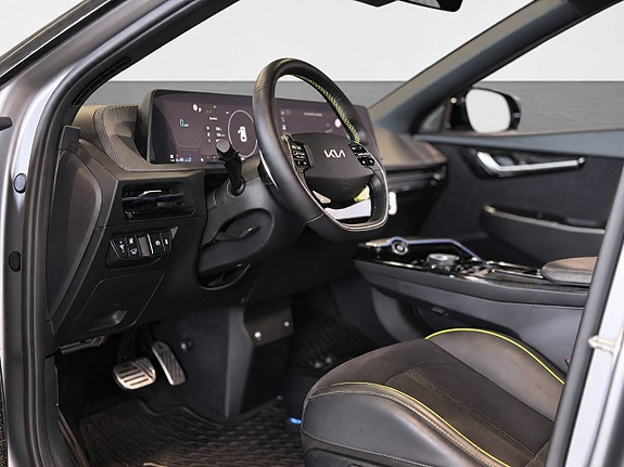 Kia EV6 4 of 28