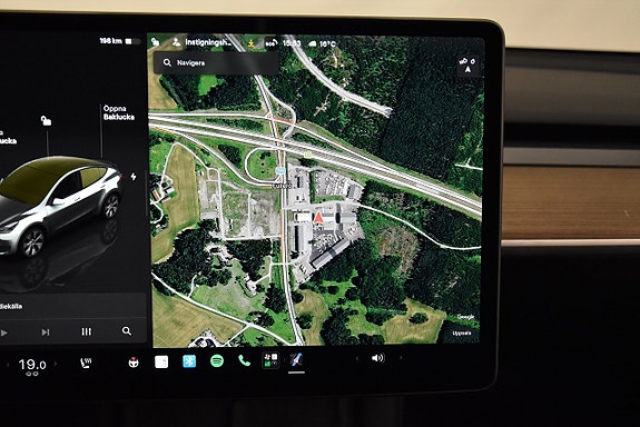Tesla Model Y 19 of 26