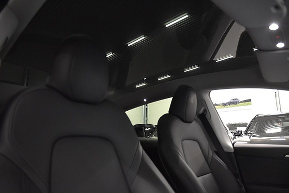 Tesla Model Y 13 of 26