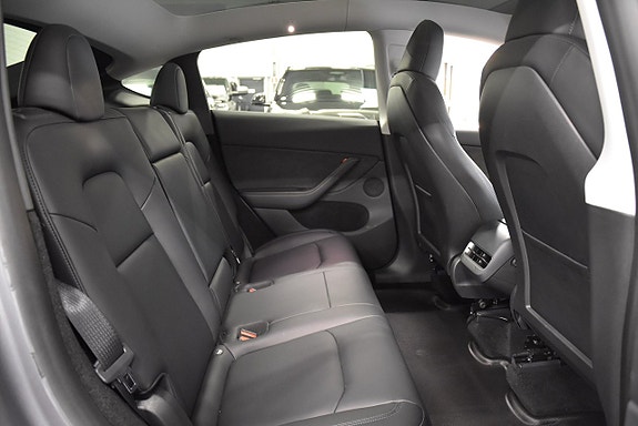 Tesla Model Y 14 of 26