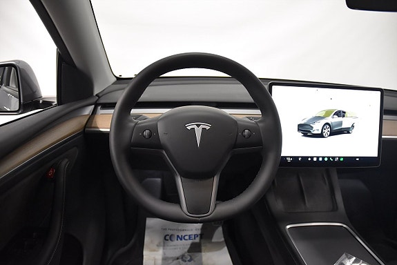 Tesla Model Y 2 of 26