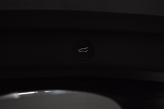 Tesla Model Y 25 of 26