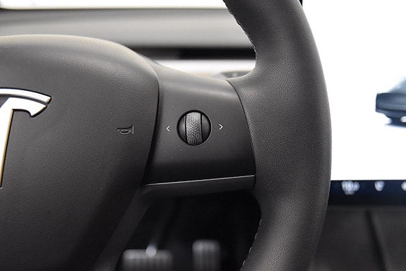 Tesla Model Y 11 of 26