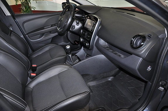 Renault Clio 9 of 14