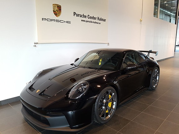 Porsche 911 GT3 2 of 9