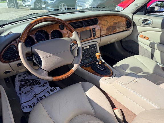 Jaguar XK 9 of 13