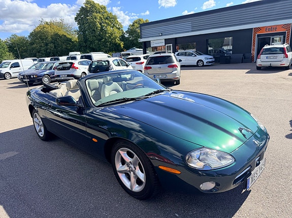 Jaguar XK 6 of 13
