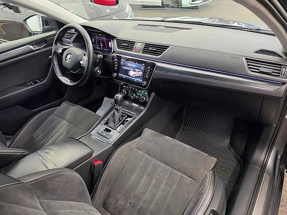 Skoda Superb 11 of 30