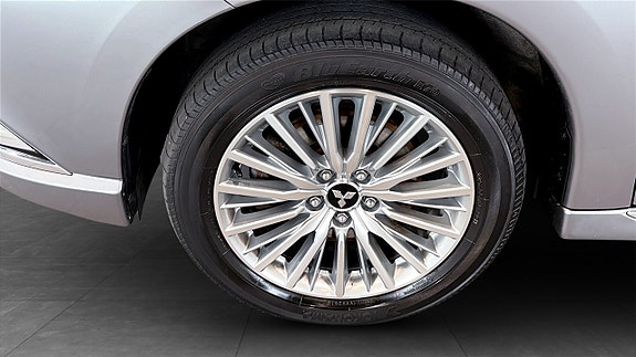 Mitsubishi Outlander 9 of 12