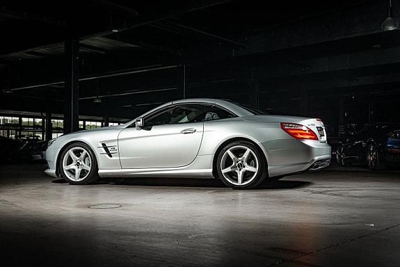 Mercedes-Benz SL500 4 of 29
