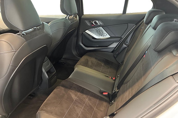 BMW 120 11 of 19