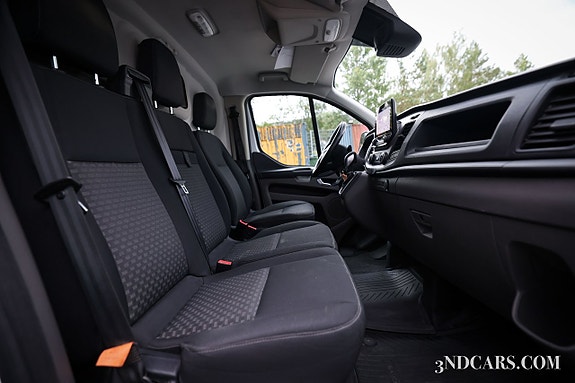 Ford Transit Custom 13 of 19