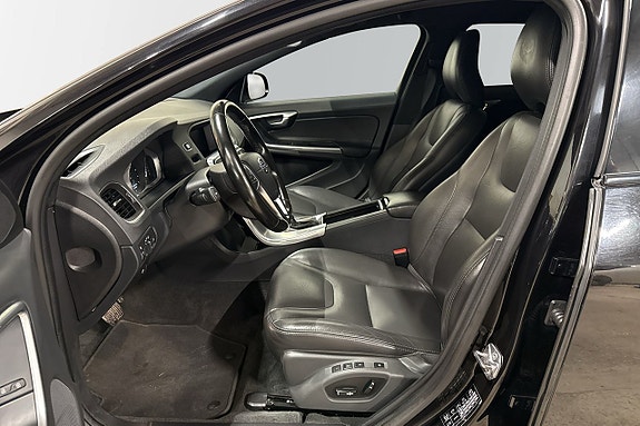 Volvo V60 Cross Country 5 of 6
