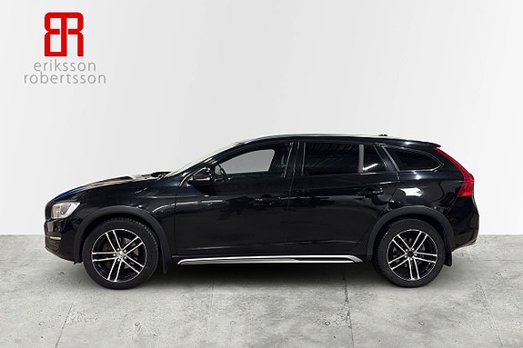 Volvo V60 Cross Country 2 of 6