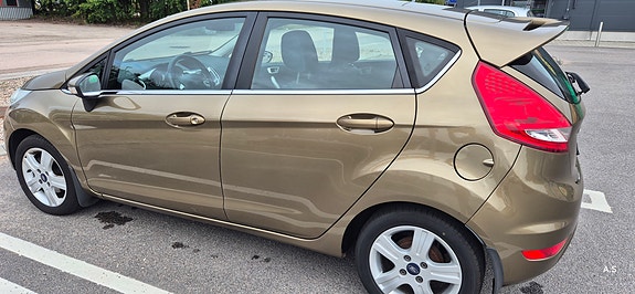 Ford Fiesta 3 of 5