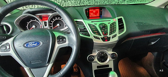 Ford Fiesta 4 of 5