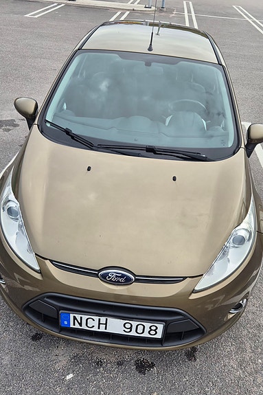 Ford Fiesta 2 of 5