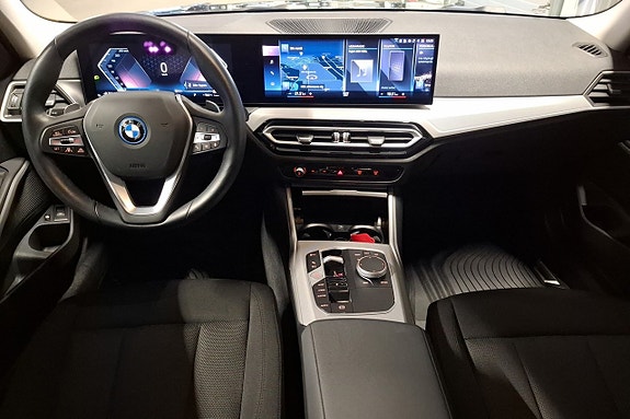 BMW 330e 10 of 17