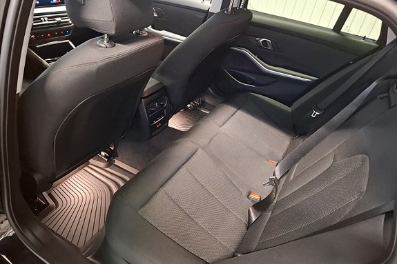 BMW 330e 12 of 17