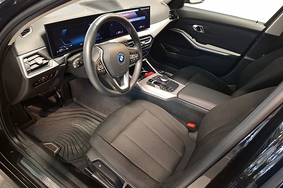 BMW 330e 11 of 17