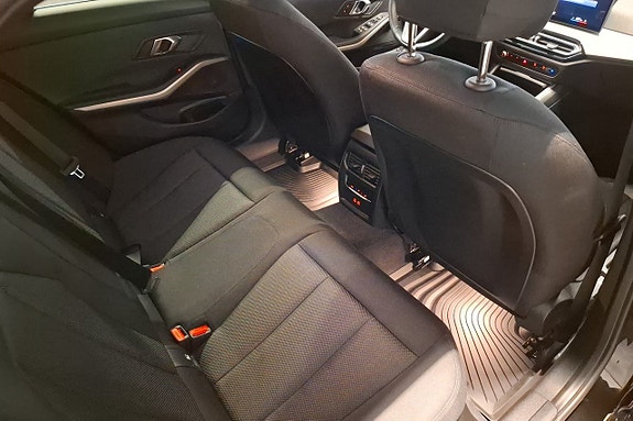BMW 330e 13 of 17