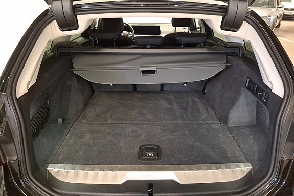 BMW 330e 9 of 17