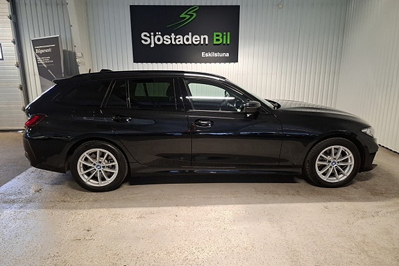 BMW 330e 4 of 17