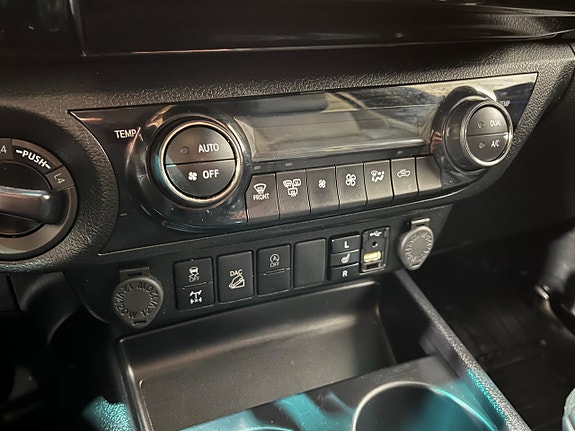 Toyota HiLux 18 of 23