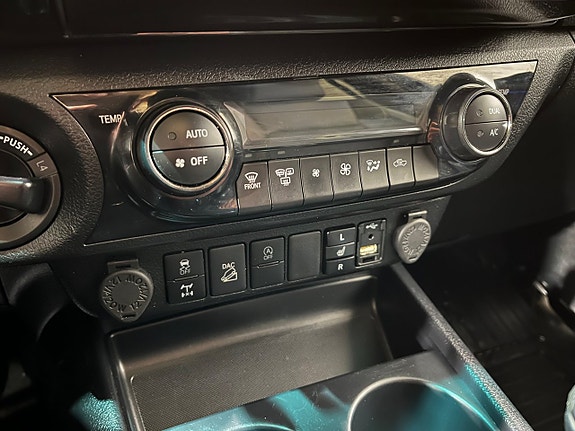 Toyota HiLux 19 of 23