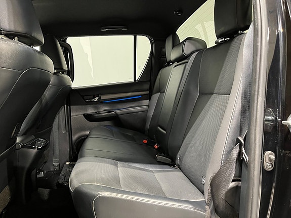 Toyota HiLux 10 of 23