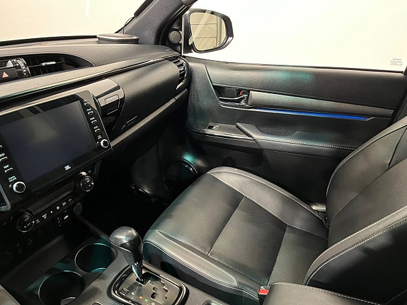 Toyota HiLux 16 of 23