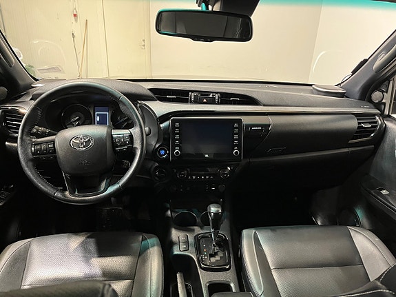 Toyota HiLux 13 of 23