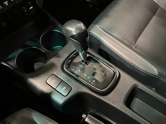 Toyota HiLux 17 of 23